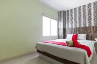 RedDoorz Plus @ Hertasning Area Hotels in Rappocini