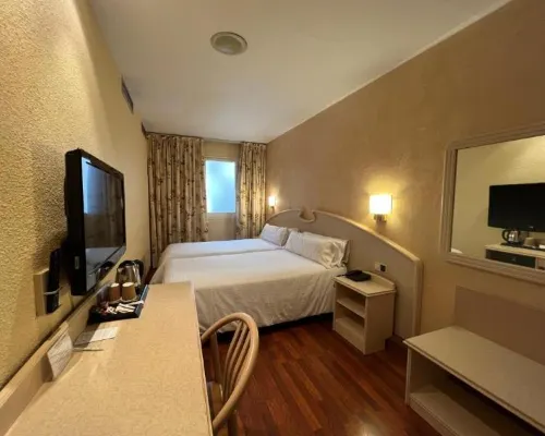 Hotel Lleó Hotels near MACBA