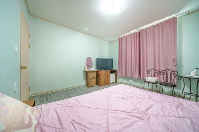 Hongcheon Castle Motel (Ocean World)
