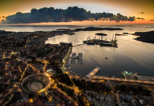 2. 풀라 시티 센터..