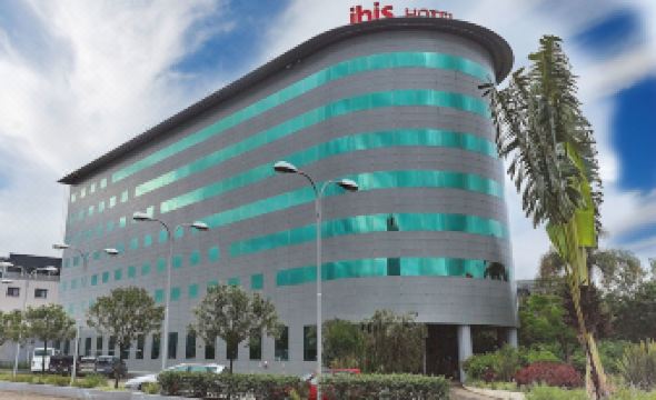 1. 이비스 안타나나..