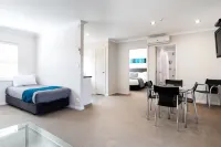 Beach Street Motel Apartments Hotels in 