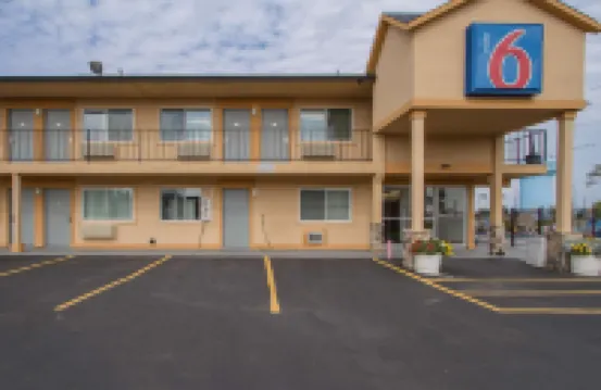 Motel 6 Oshkosh, WI