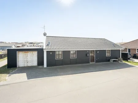 "Ottmar" -  from the Sea Отели в г. Hvide Sande