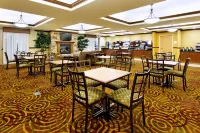 Holiday Inn Express & Suites Fresno Northwest-Herndon فنادق في ماديرا