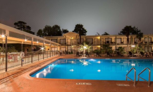 Ramada by Wyndham Houston InterContinental Airport East