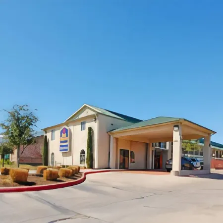 Best Western Cedar Inn