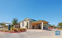 Best Western Cedar Inn Hotels near Walmart Garden Center