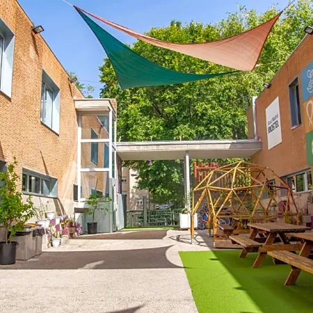 Scout Madrid Hostel Отели рядом с достопримечательностью «Станция Santa Eugenia »
