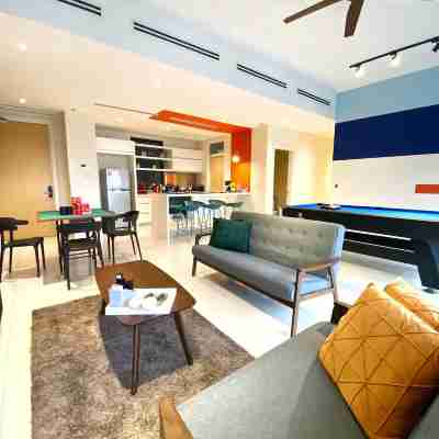 Condo w Pool Table/Karaoke/Gathering, 11 Pax Rooms