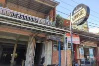 RedDoorz Syariah Near Tugu Macan Kayu Aro Hotels in 