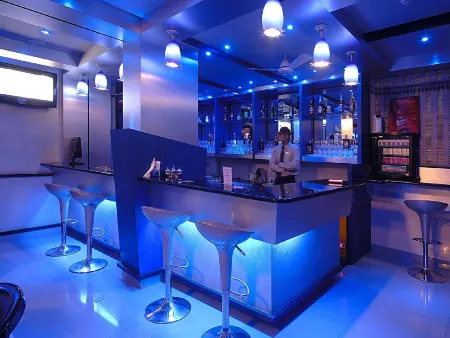 Hotel Niky International Отели рядом с достопримечательностью «Мерангар Форт»