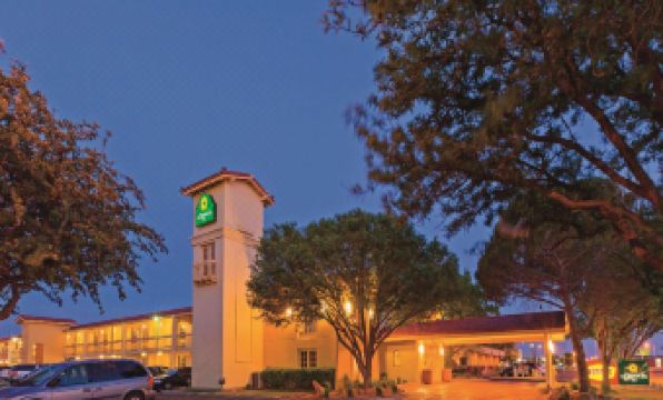 Baymont by Wyndham Lubbock - Downtown Civic Center