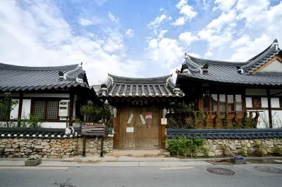 Jeonju Hanok Ihwa Gotaek Banchayougi Josik