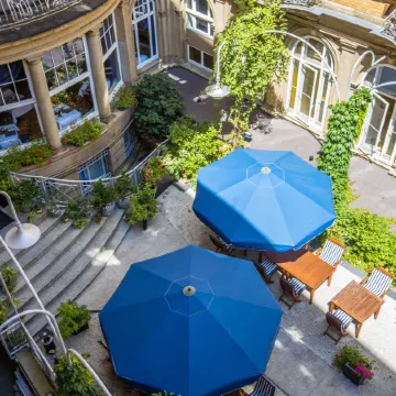 Radisson Blu Schwarzer Bock Hotel Wiesbaden Отели рядом с достопримечательностью «Вестенд»