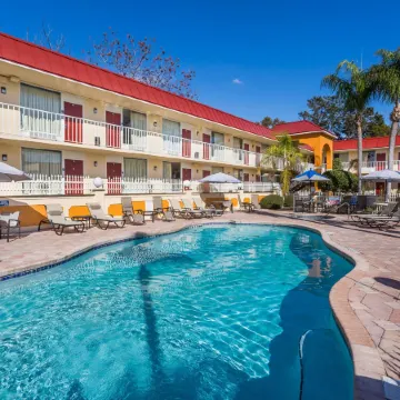 Days Inn & Suites by Wyndham Port Richey