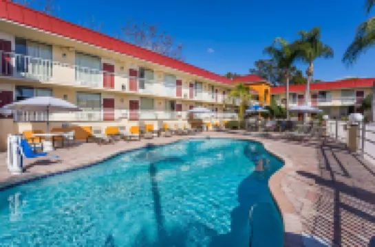 Days Inn & Suites by Wyndham Port Richey Hotels in Bayonet Point