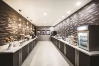 拉伯克南拉昆塔溫德姆套房飯店 - 早餐