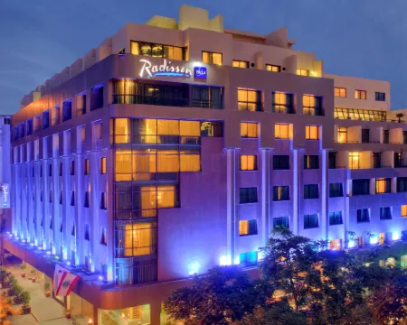 Radisson Blu Martinez Beirut โรงแรมในเบรุต