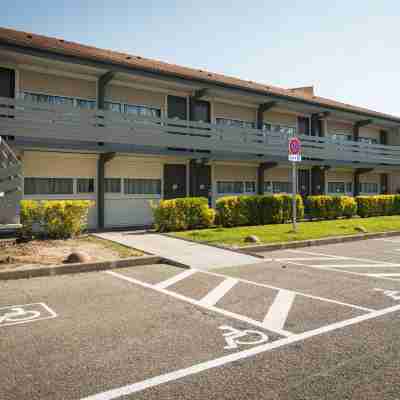 Campanile Agen Hotel Exterior
