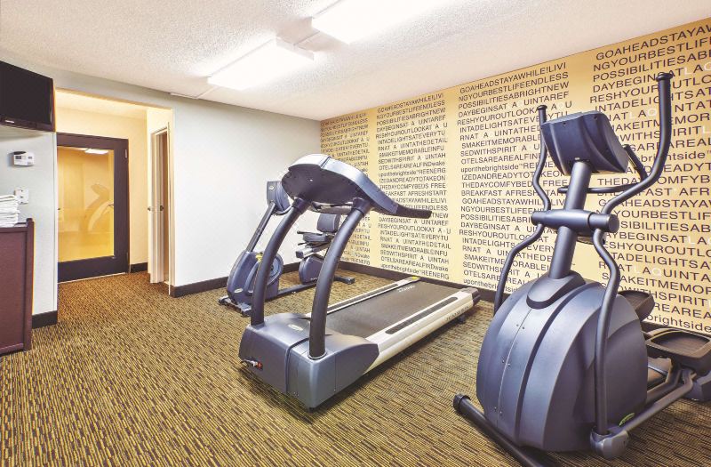 La Quinta Inn by Wyndham Toledo Perrysburg photo 2