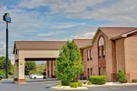 Days Inn & Suites by Wyndham Louisville SW - parking