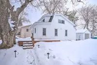 8 Mi to Downtown: Convenient Minneapolis Home Hotels in Plymouth