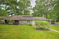 'Pelican Bay Retreat' on Lake Barkley w/ Kayaks! - parking