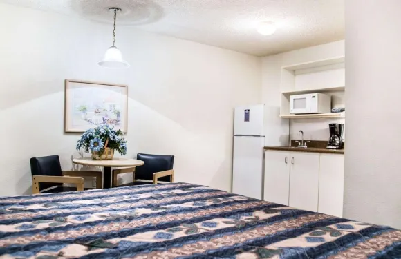 萊克蘭北 I-4 郊區開放式客房