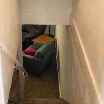 Cozy Home with Stairs, Shopping , Center of Town Others