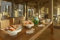 Small Luxury Hotels of The World - Torre del Marques - breakfast