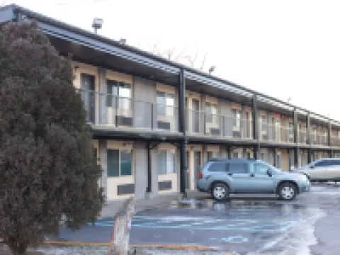 Travelodge by Wyndham Livonia/Canton/Novi Detroit Area Hotels in Wayne County