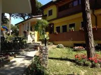 Cozy Villa with Large Garden Near the Beach