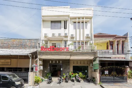 RedDoorz @ Raya Ngagel 2 Отели в г. Gubeng