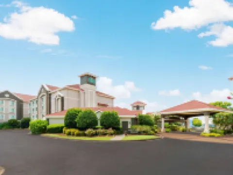 La Quinta Inn & Suites by Wyndham Myrtle Beach Broadway Area Hotels in Myrtle Beach