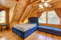 Cabin w/ Hot Tub + Fishing Pond in Del Rio! - parking