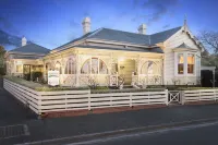 Kurrajong House Hotels near Myer Launceston