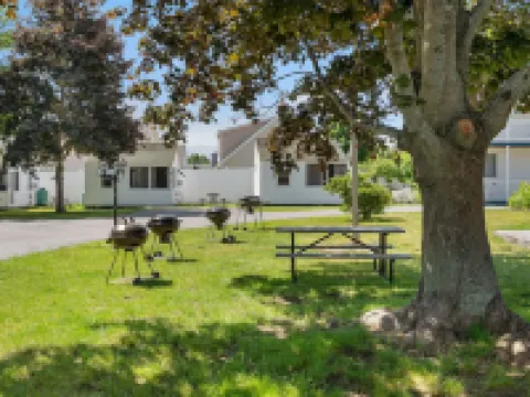 The Beaches Guest Rooms and Cottages Hotels in Wells