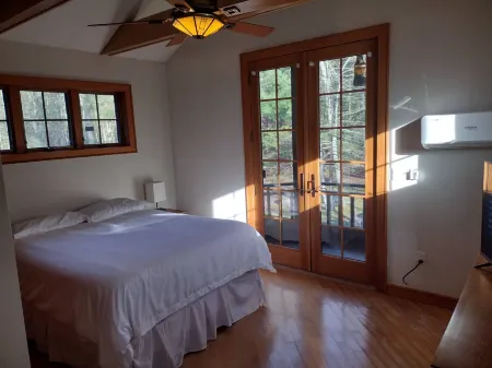 Lake Front Hot Tub Kayak Swim Firepit Secluded Отели в г. Хайленд