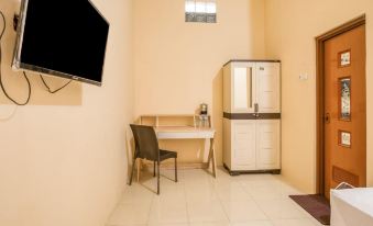 RedDoorz Syariah Near Kebon Rojo Park Blitar