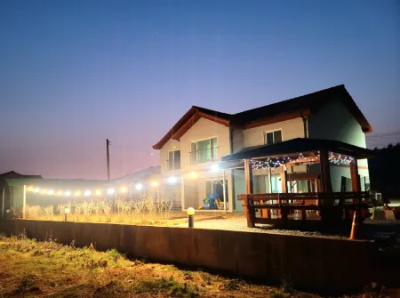 Taean Yulhaus Pension Отели в г. Тхэан