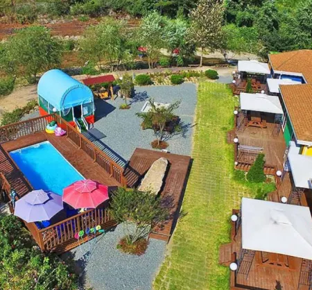 Rainbow Hwangto Pension Отели рядом с достопримечательностью «Ферма Herbnara»