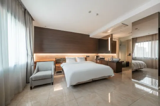 Golden Hotel Incheon Отели рядом с достопримечательностью «Aebo Kraft Museum»