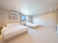 Ansan Walkers Hotel by Cozy Hotels near Hwarimseonwon