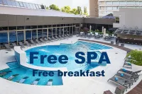Ramada Plaza by Wyndham Bucharest Convention Center - Pools