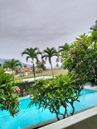 Hotel Augusta Garut Отели в г. Tarogong Kaler