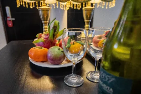 Diamond Hotel Отели рядом с достопримечательностью «Hồ Chí Minh Park»