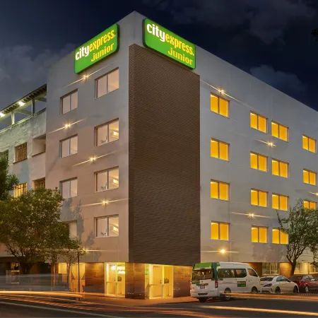 City Express Junior by Marriott Ciudad de México Sullivan Отели рядом с достопримечательностью «Посольство США»