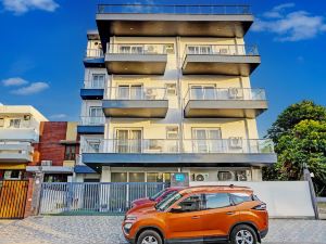 Homefort Stays - Sector 45 Near Cyber Park & Artemis Hospital