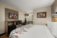 Red Roof Inn Detroit - Royal Oak/ Madison Heights